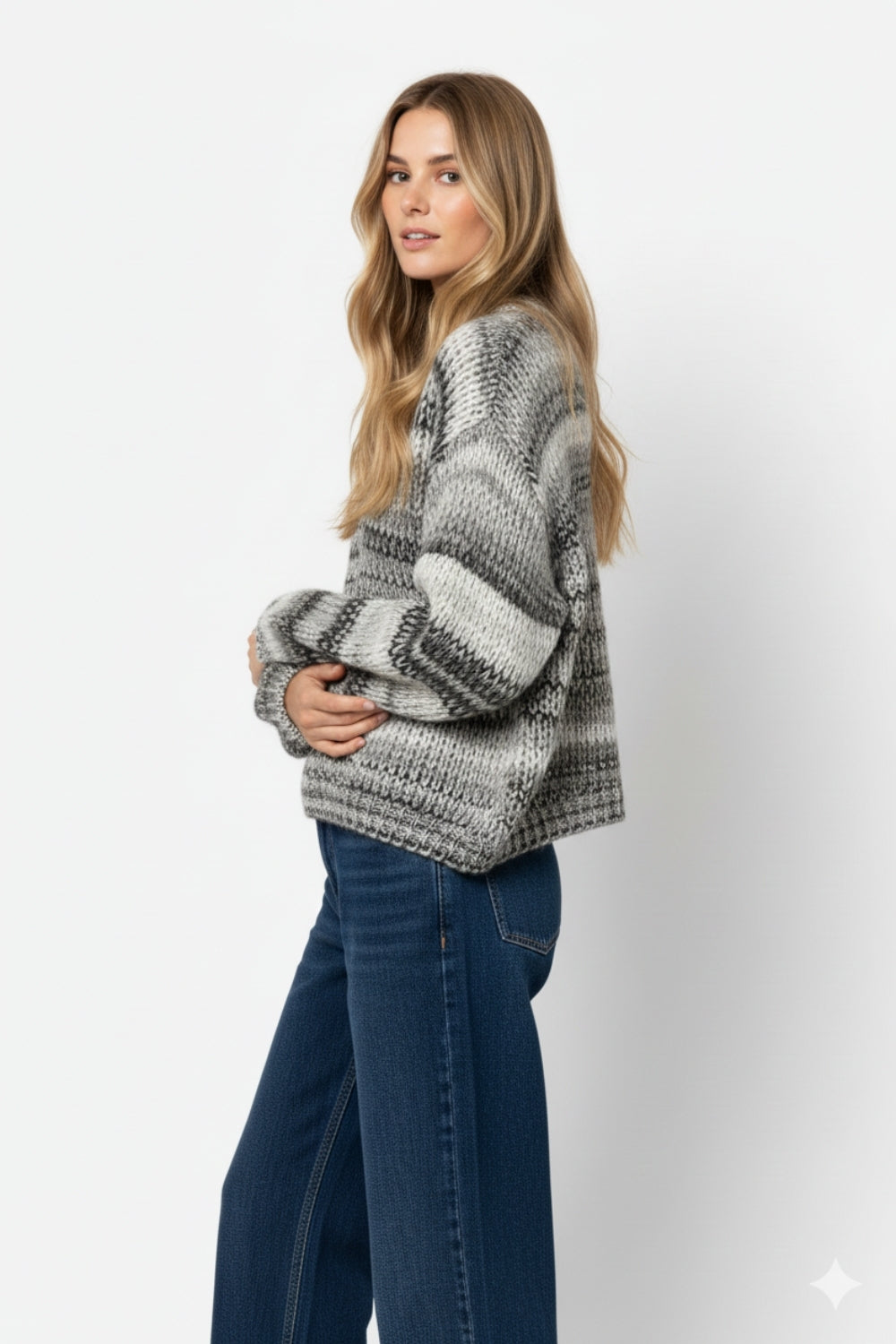 Maglione a maglia grossa con disegno marmorizzato in grigio