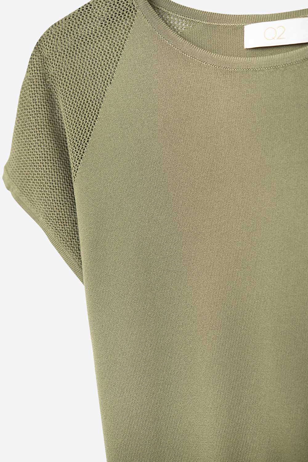 Maglione a manica corta color cachi con rete a maglia sulla spalla