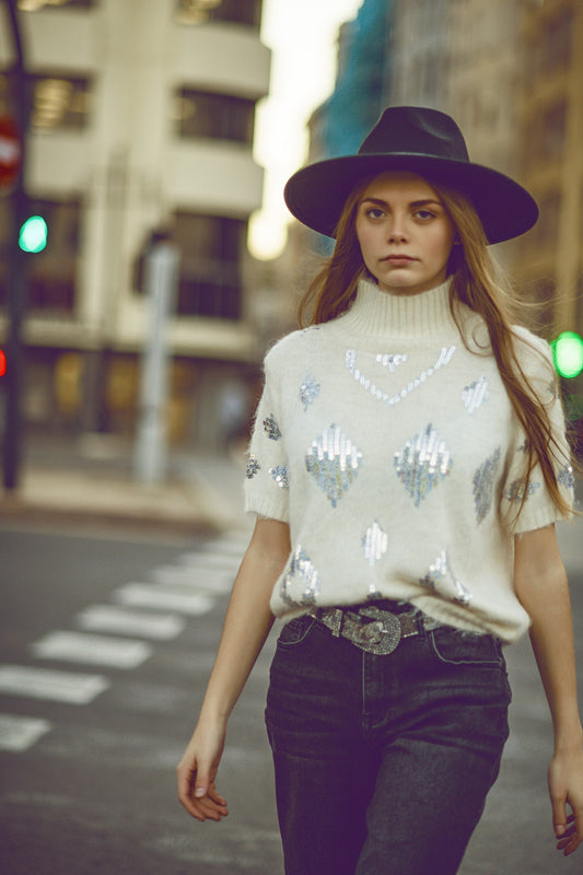 Q2 Maglione a maniche corte color crema con paillettes