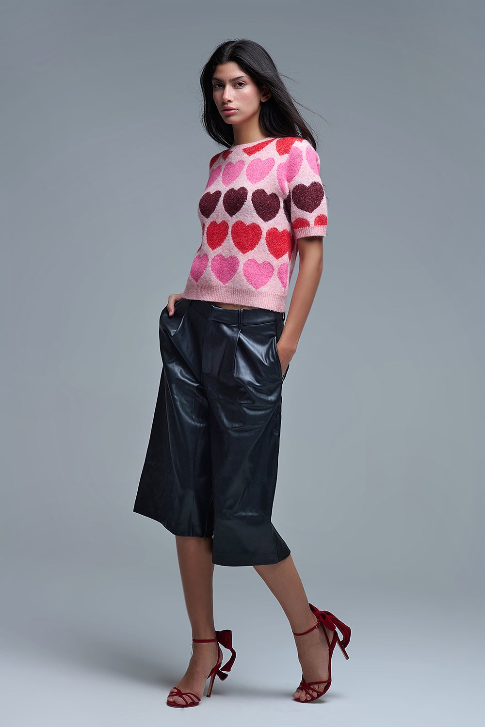 Maglione a maniche corte con cuore stampato in rosa