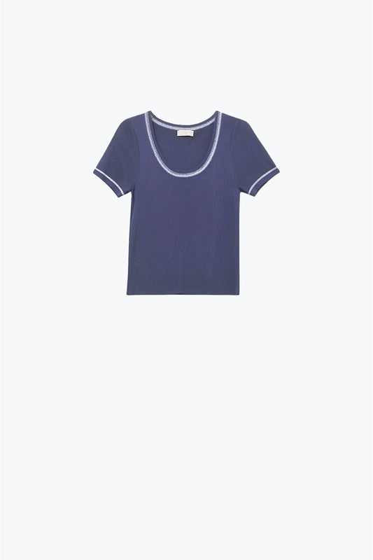 Q2 Maglione a maniche corte in blu con cuciture argentate sullo scollo rotondo