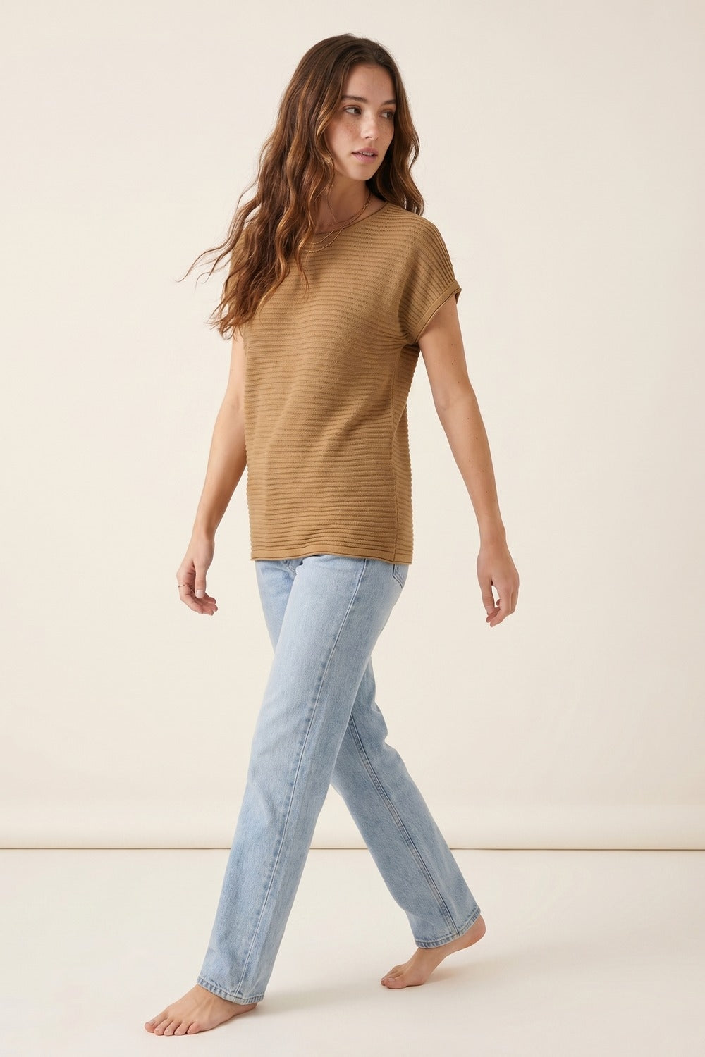 Maglione a maniche corte in maglia a coste color cammello