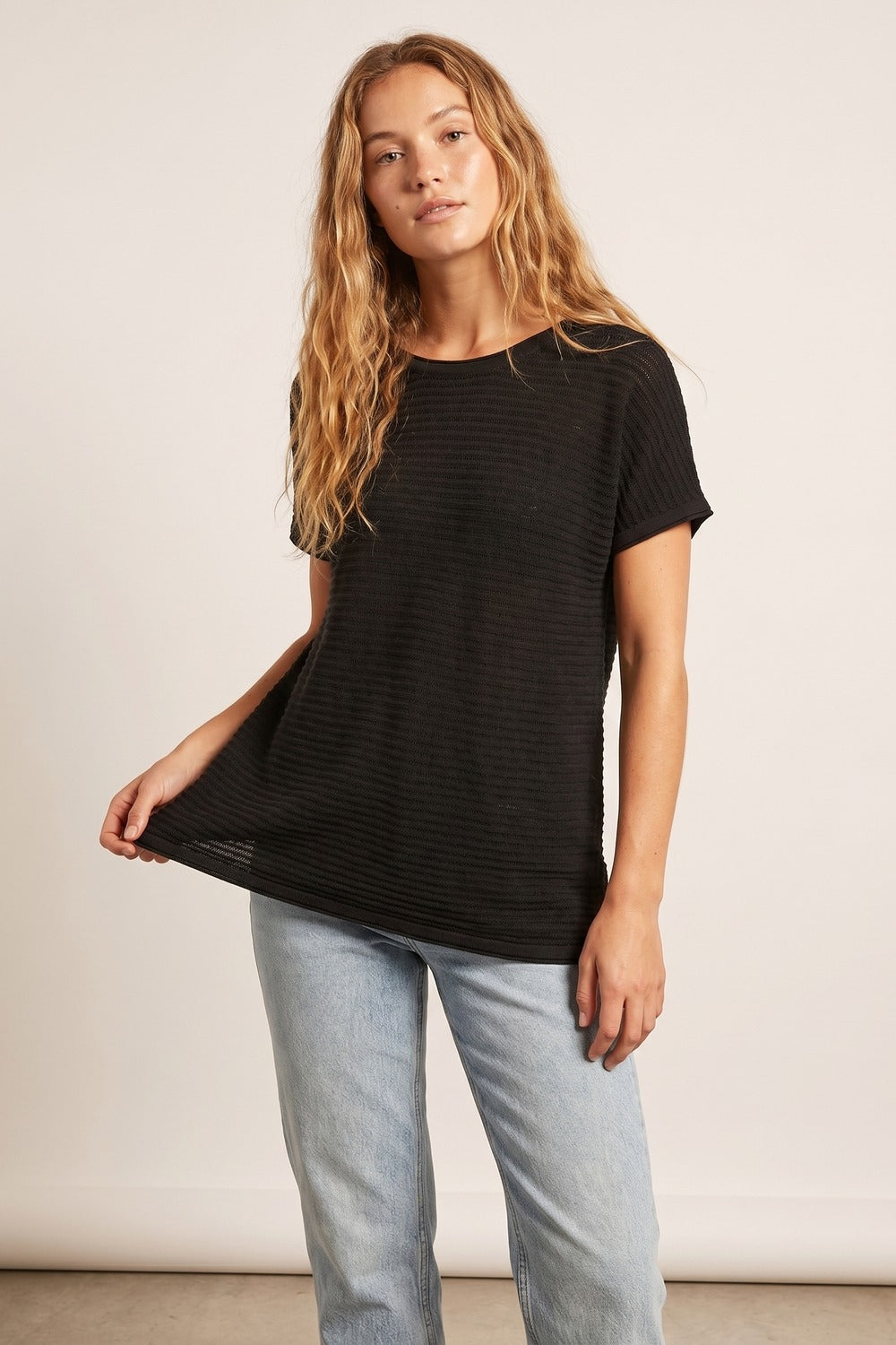 Maglione a maniche corte in maglia a coste con texture nera
