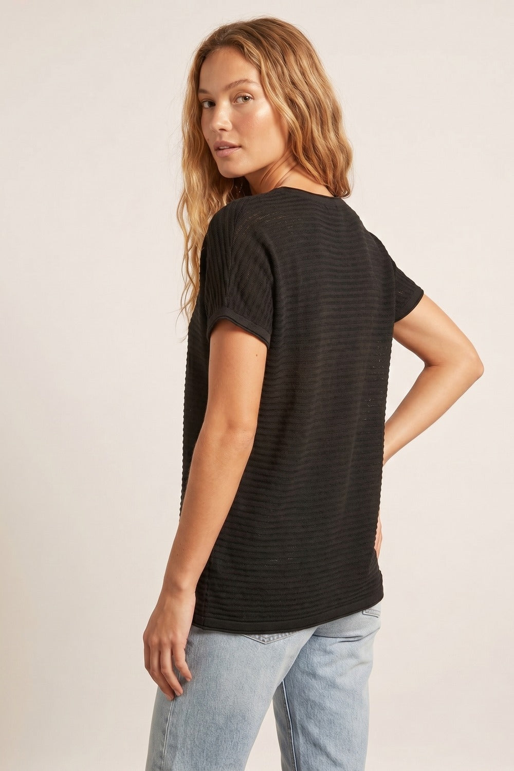 Maglione a maniche corte in maglia a coste con texture nera