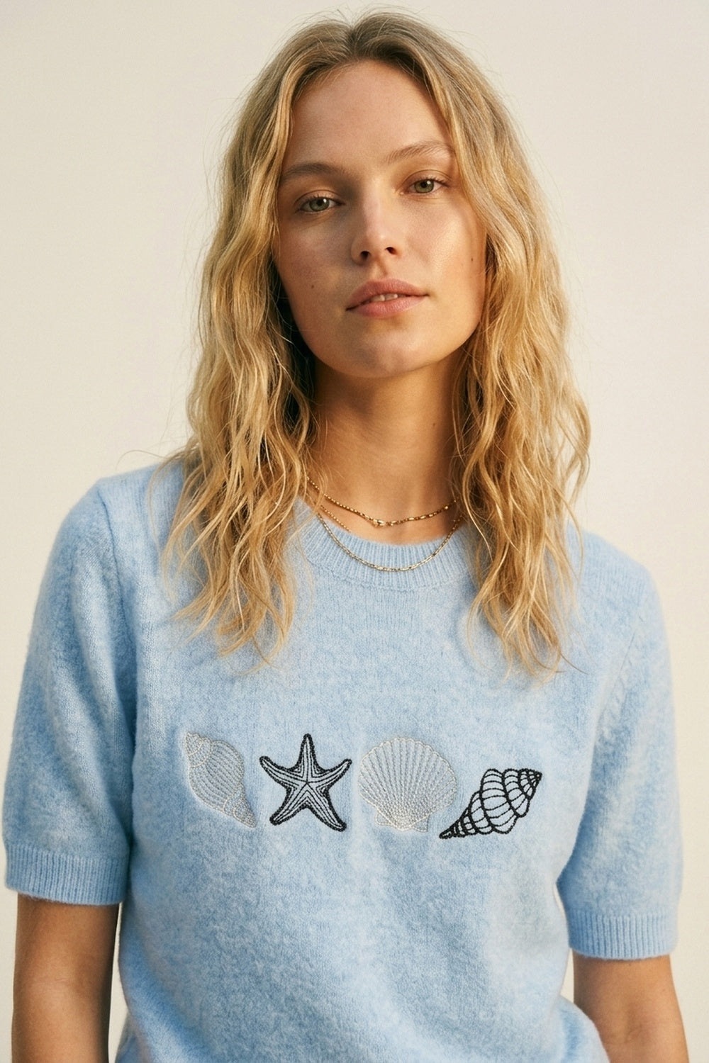 Maglione a maniche corte in maglia azzurra conchiglia