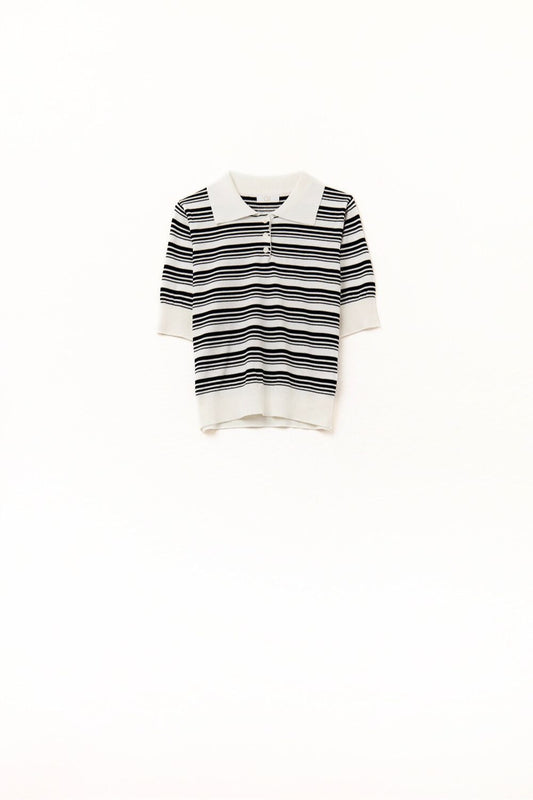 Q2 Maglione a righe bianche e nere con collo a polo