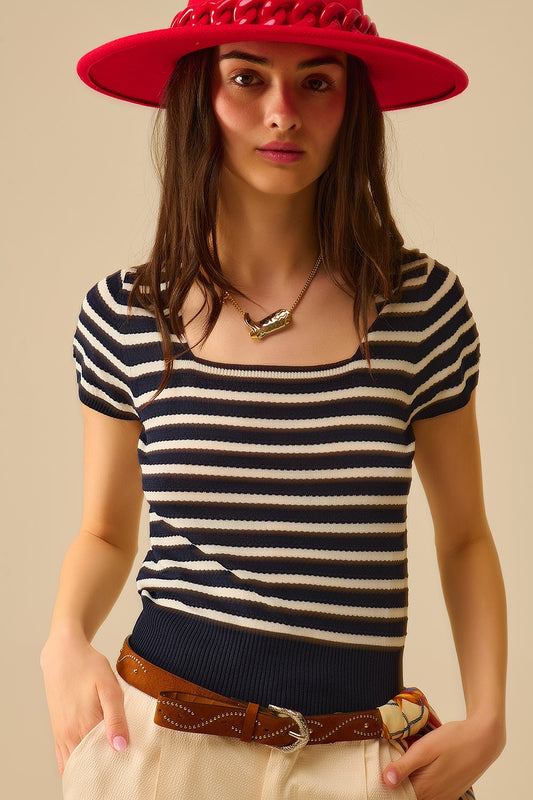 Q2 Maglione a righe con scollo quadrato in blu e bianco