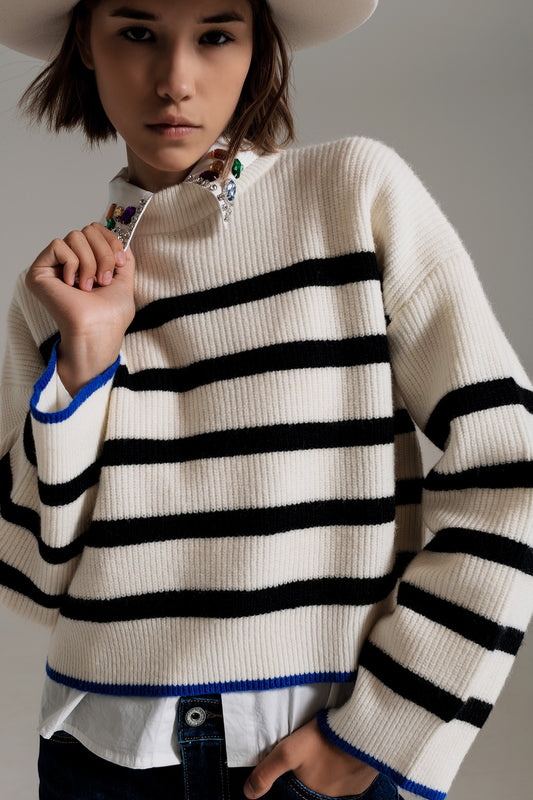 Q2 maglione a righe nero con dettaglio a righe blu sul fondo