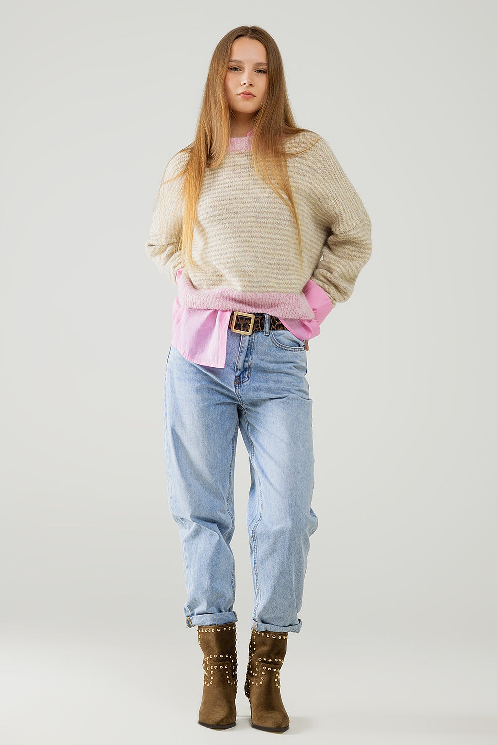 Maglione a righe rilassato in beige con dettagli rosa