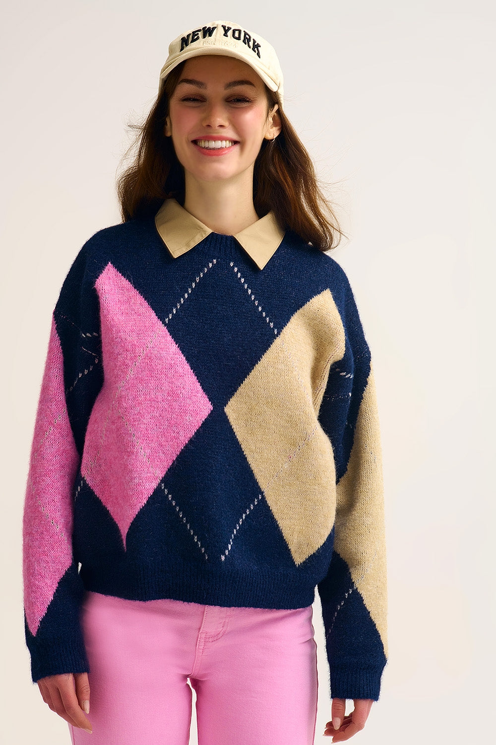 Q2 Maglione argyle navy con rombi di colore a contrasto rosa e beige