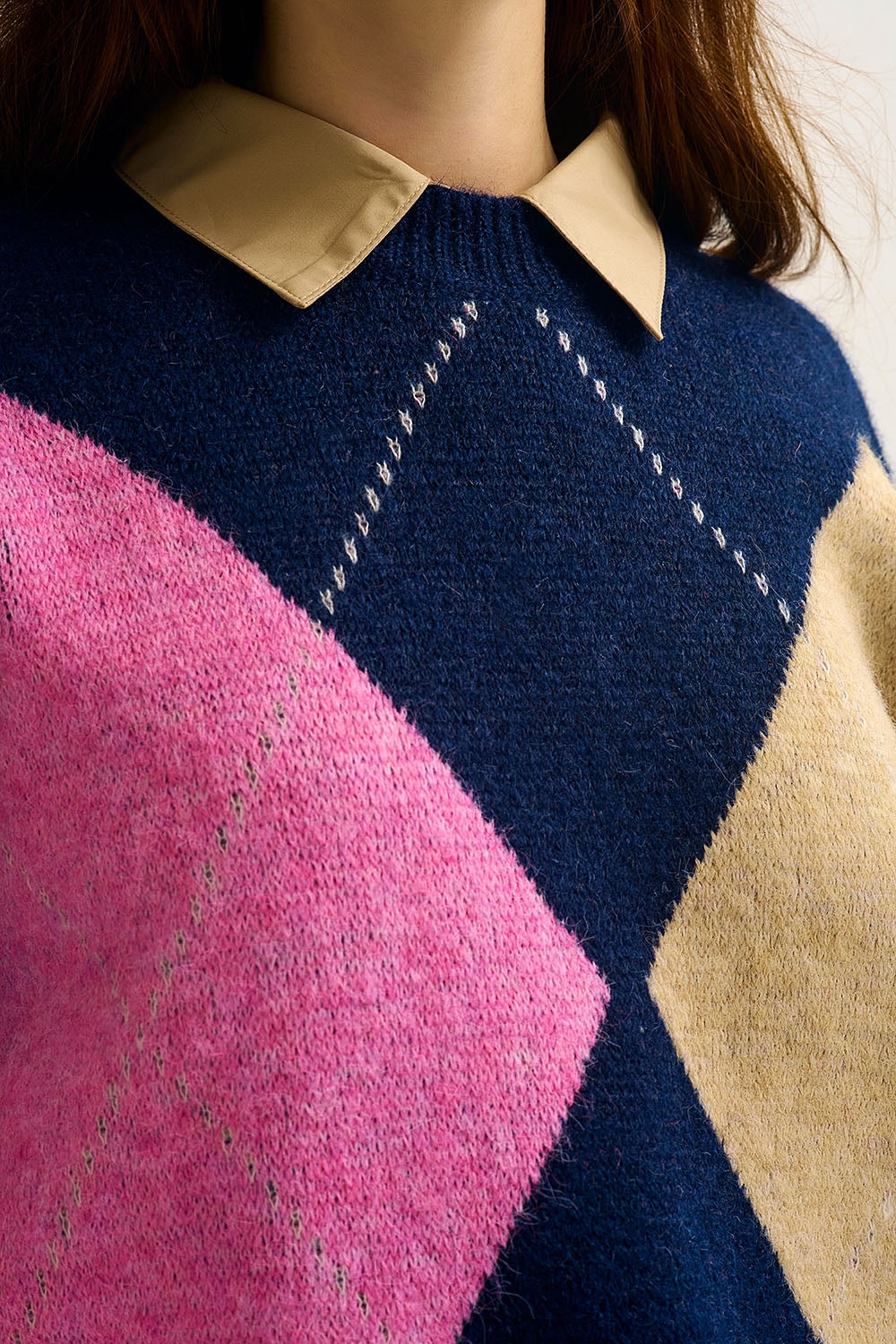 Maglione argyle navy con rombi di colore a contrasto rosa e beige