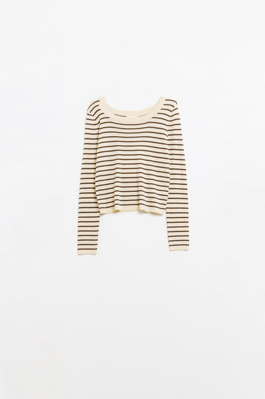 Q2 Maglione beige a righe in maglia fine con scollo a barca