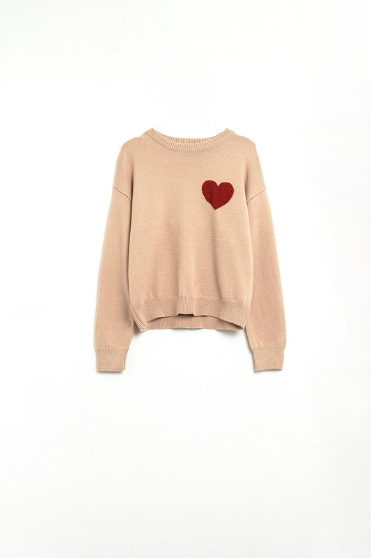 Q2 Maglione beige con dettaglio cuore rosso