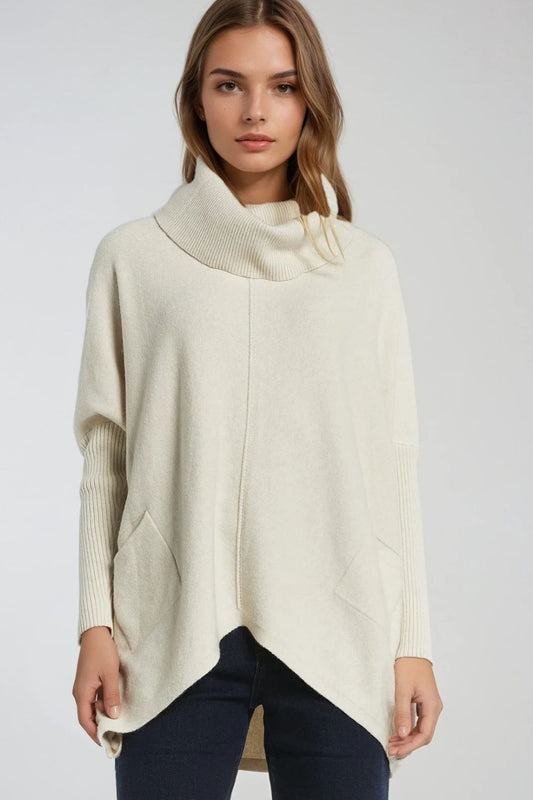 Q2 Maglione beige oversize con tasche frontali