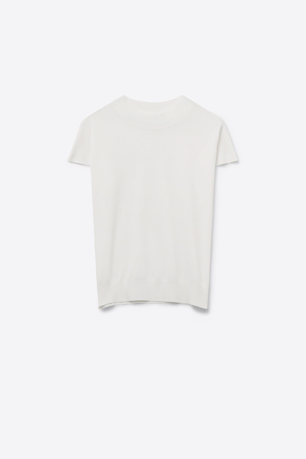 Q2 Maglione bianco a collo alto con maniche corte aderenti