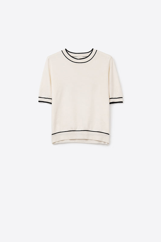 Q2 Maglione bianco a maniche corte con dettaglio a righe nere