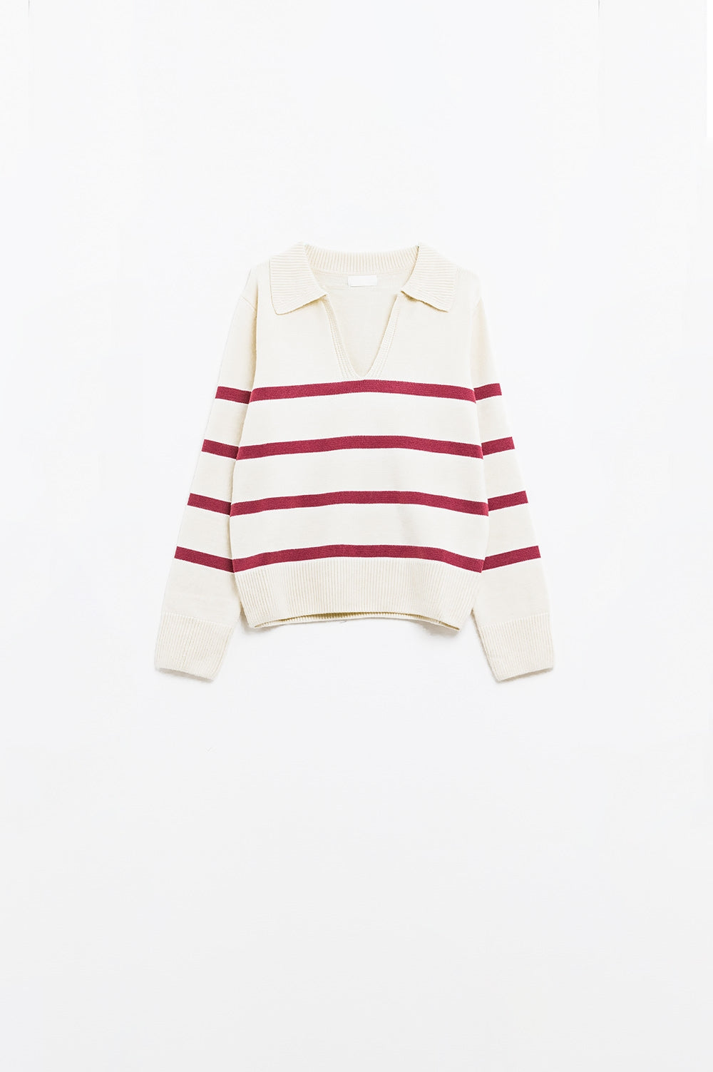 maglione bianco con strisce rosso scuro e ampio collo a V