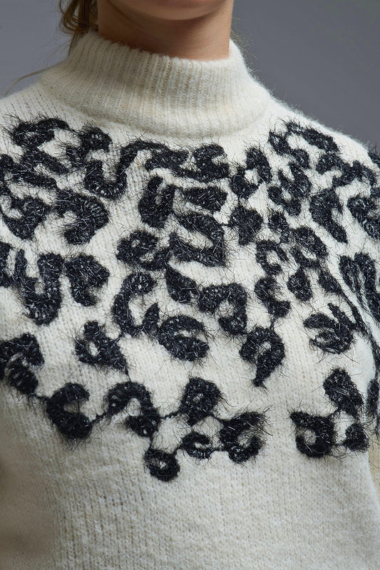 Maglione bianco lavorato a maglia con disegno astratto