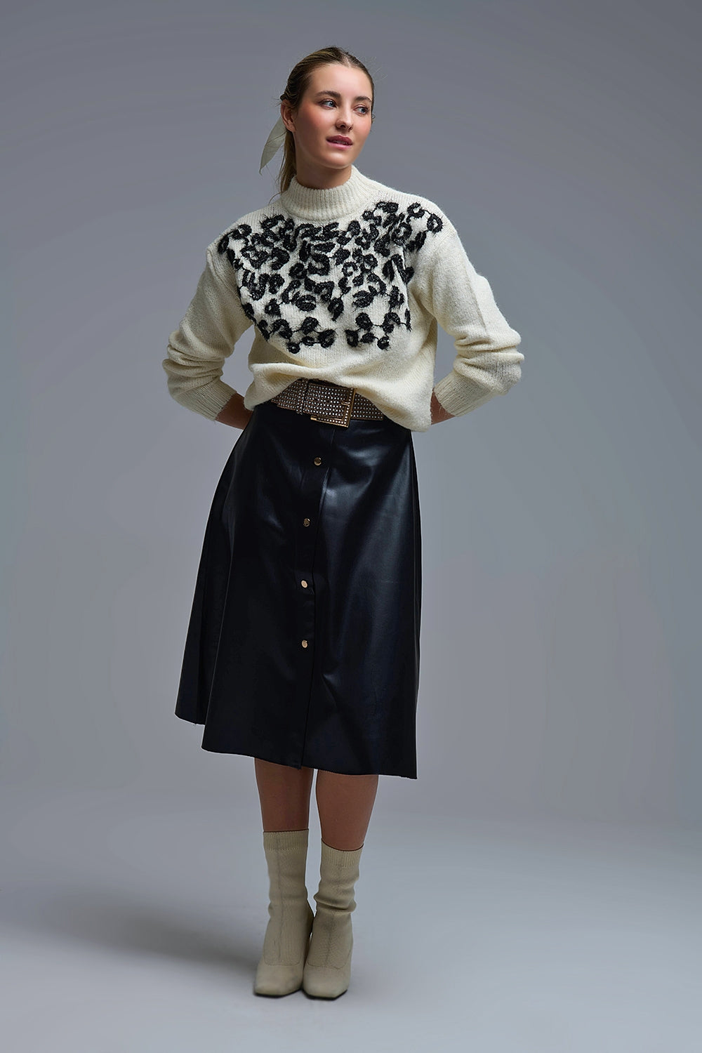 Maglione bianco lavorato a maglia con disegno astratto