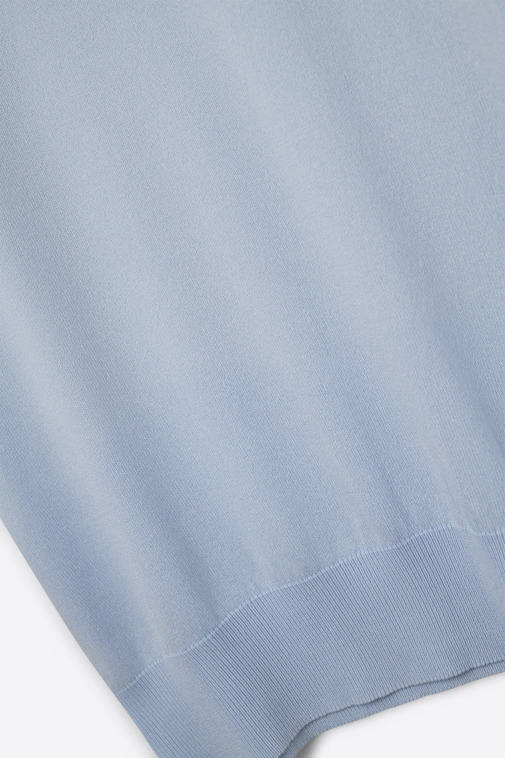 Maglione blu baby a collo alto e maniche corte aderenti