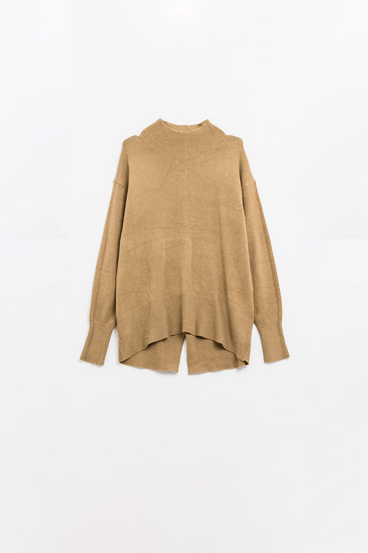Q2 Maglione cammello largo con apertura sul retro