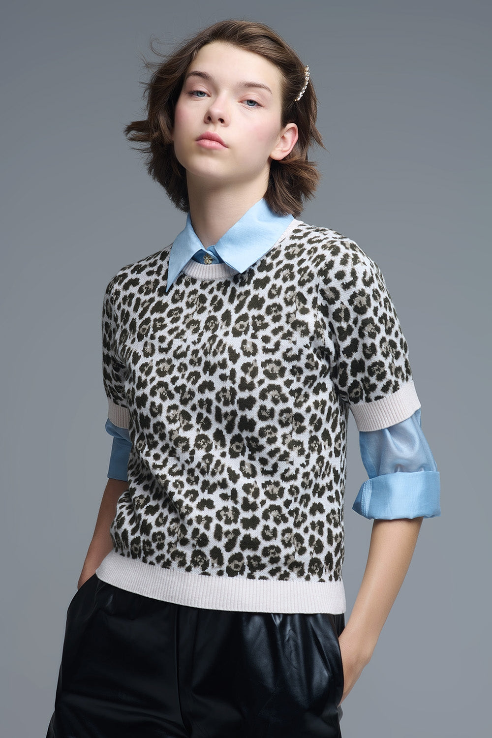 Maglione chic a maniche corte con stampa leopardata