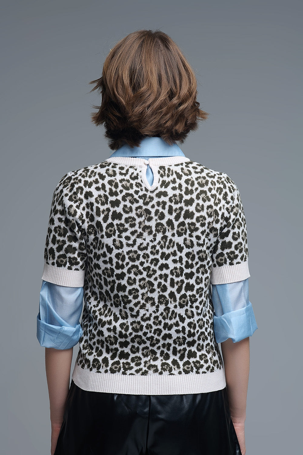 Maglione chic a maniche corte con stampa leopardata