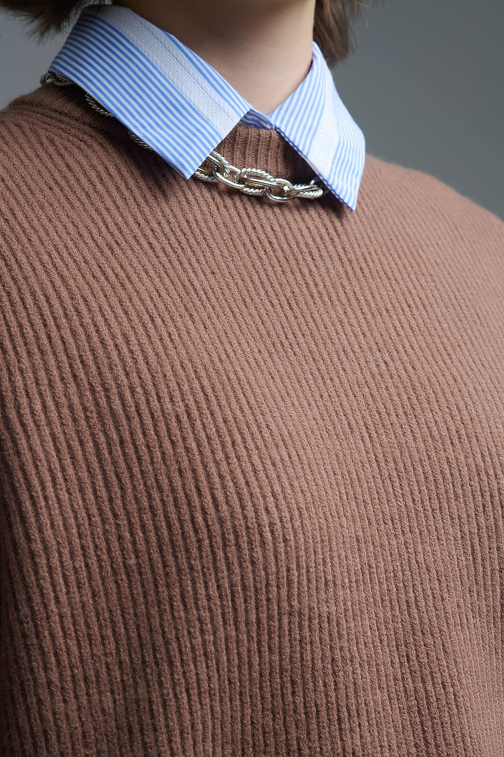 Maglione comodo a coste in cammello