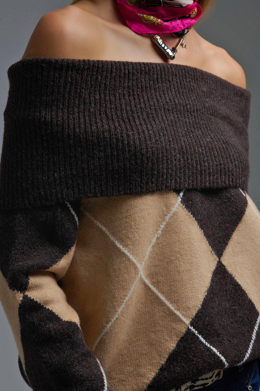 Accogliente maglione marrone con motivo a diamante sulle spalle