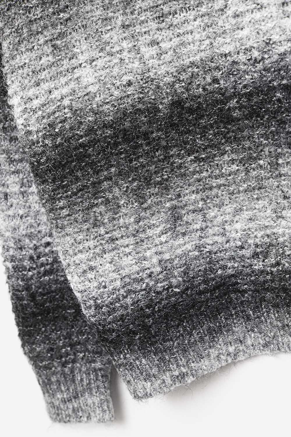 Maglione comodo oversize a collo alto in bianco e nero