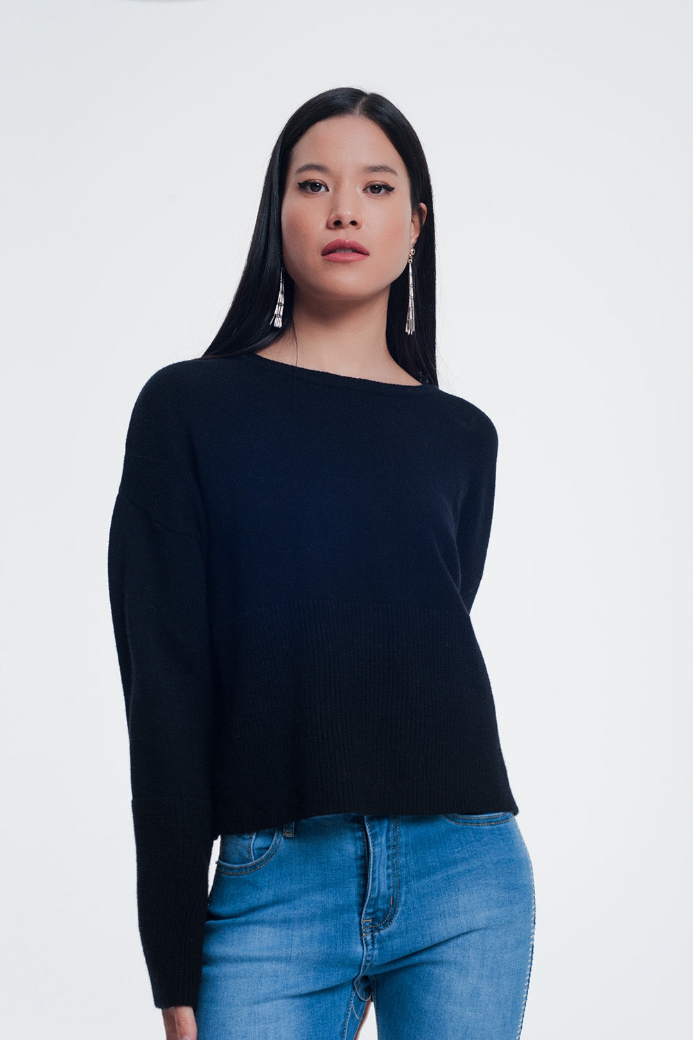Maglione con dettaglio a coste sulle maniche in nero