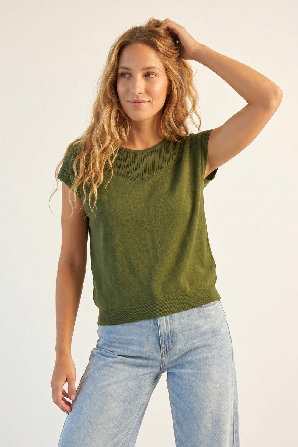 Maglione con maniche a cappuccio in maglia verde oliva con dettaglio a coste