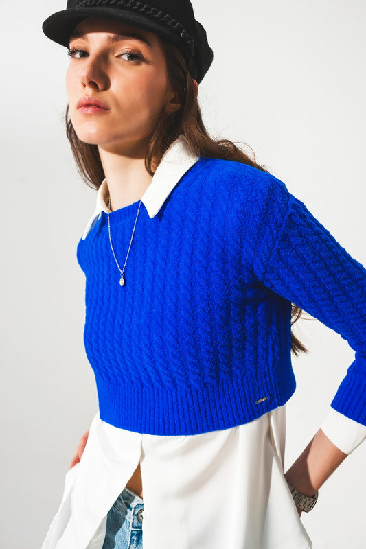 Q2 Maglione corto blu con motivo a trecce