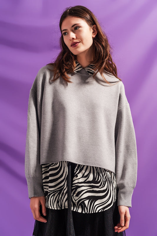 Q2 Maglione corto grigio con maniche ad ali di pipistrello