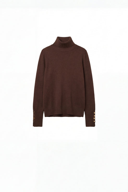 Q2 Maglione dolcevita marrone con bottoni dorati sul polsino