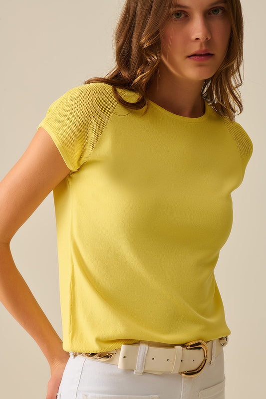 Q2 Maglione giallo a maniche corte con rete a maglia sulla spalla