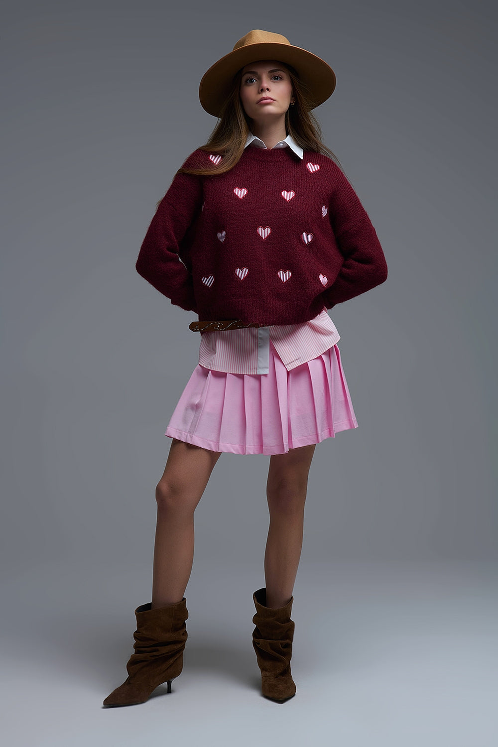 Maglione girocollo bordeaux con cuori a righe