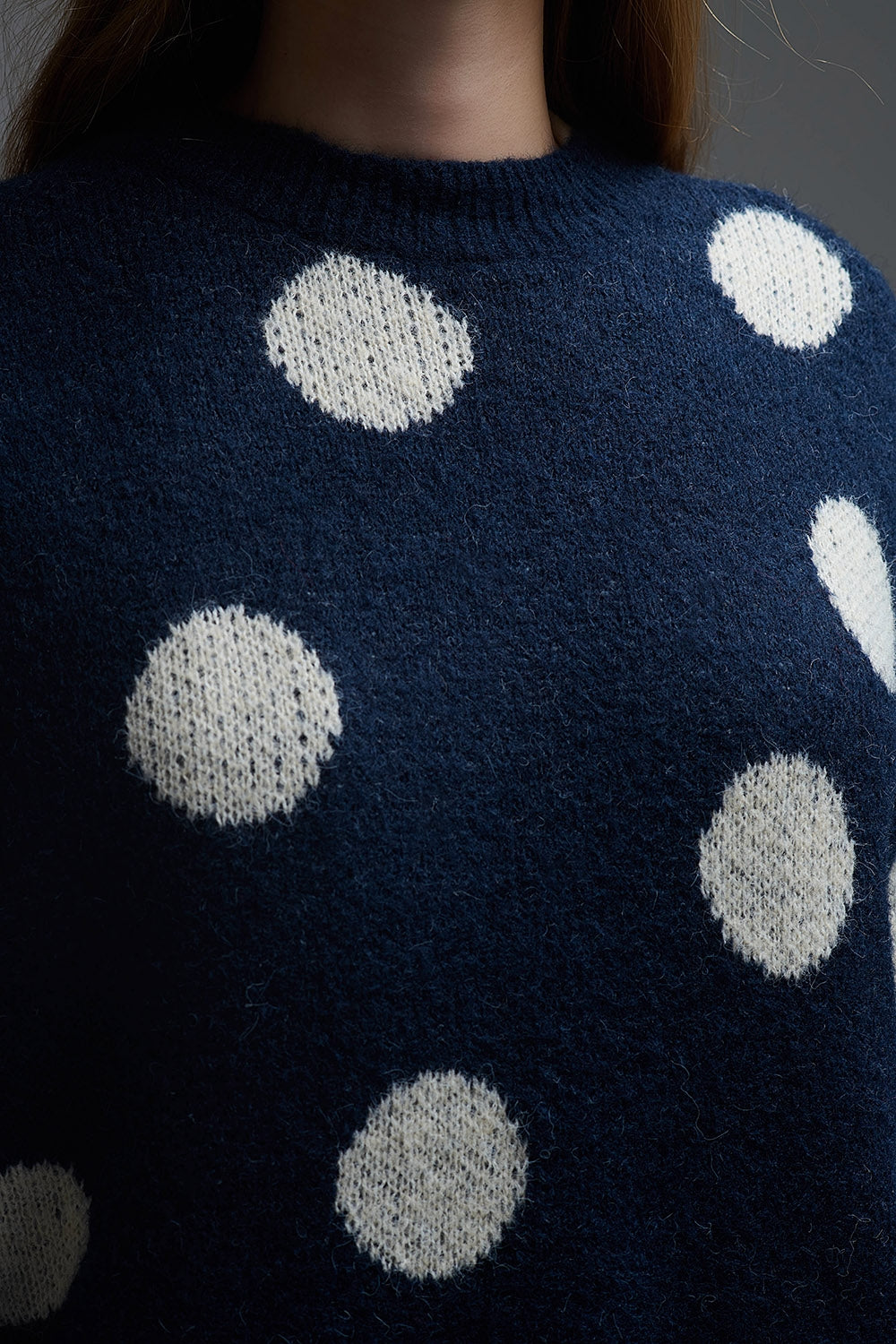 Maglione girocollo navy con pois crema