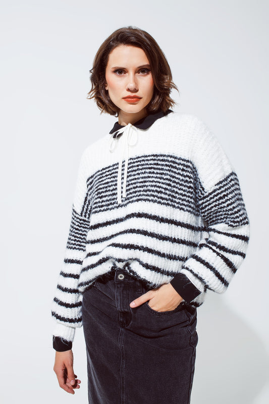 Q2 Maglione girocollo soffice con strisce sottili nere in bianco
