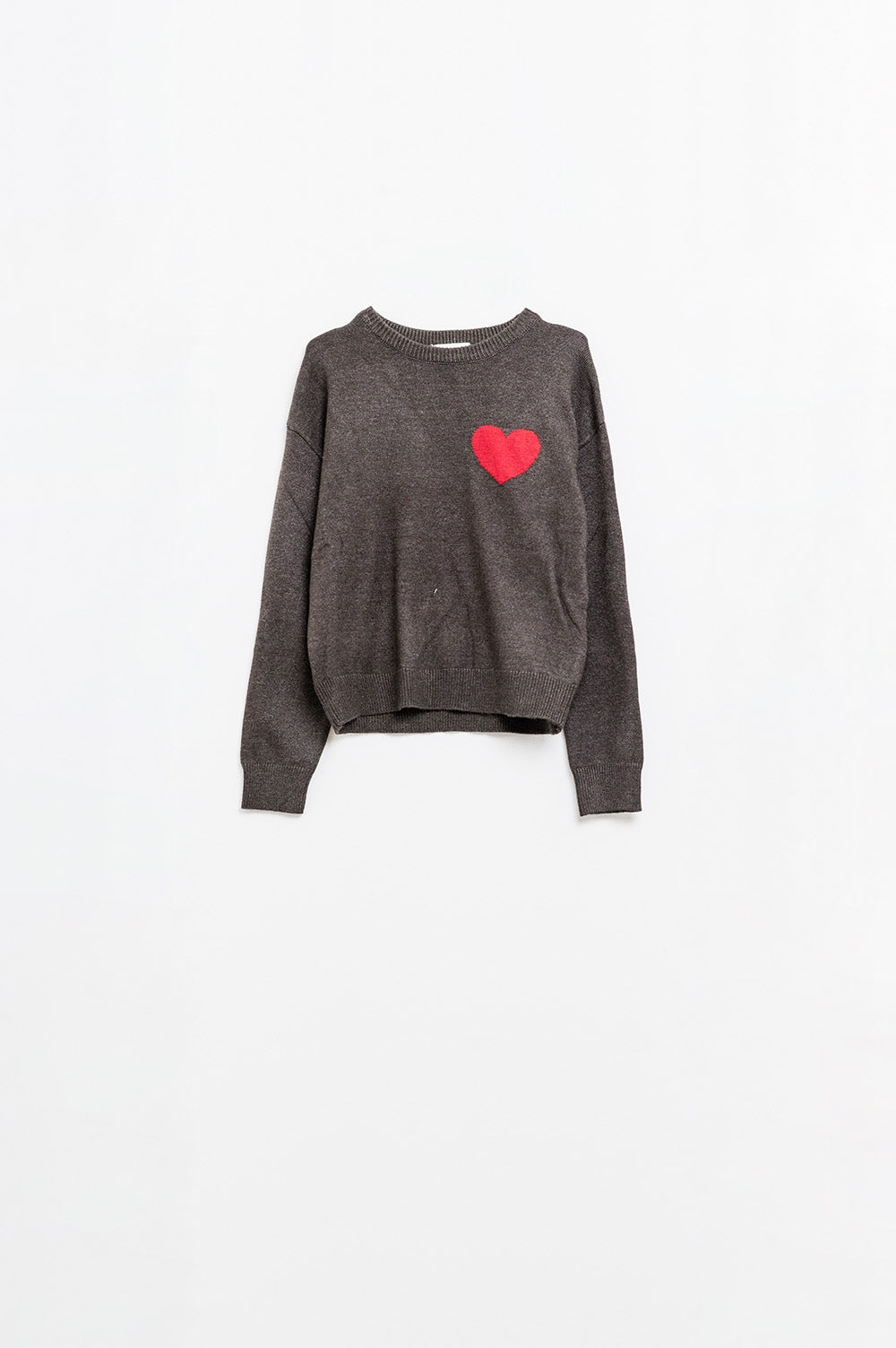 maglione grigio carbone con dettaglio cuore rosso