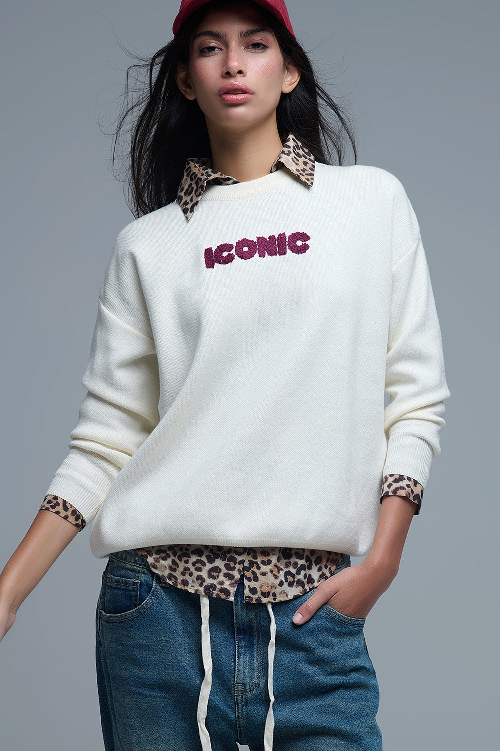 Maglione ICONIC ricamato con stampa posteriore Global Tour in crema