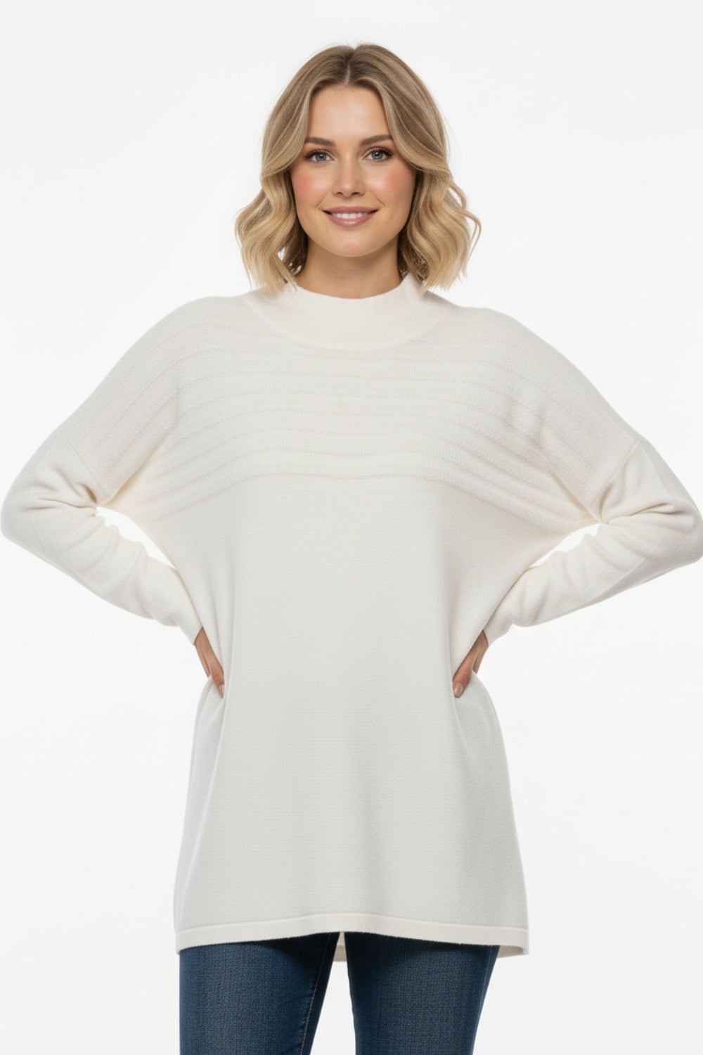 Maglione in maglia bianca con dettaglio a righe vaporose