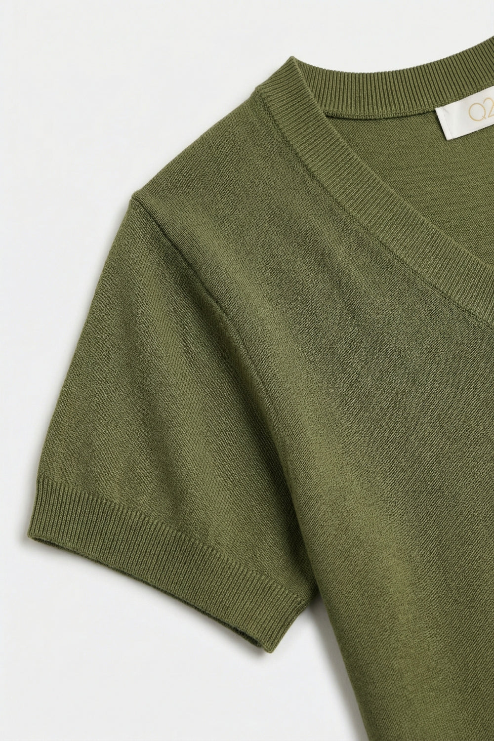 Maglione in maglia fine con scollo a V in colore kaki