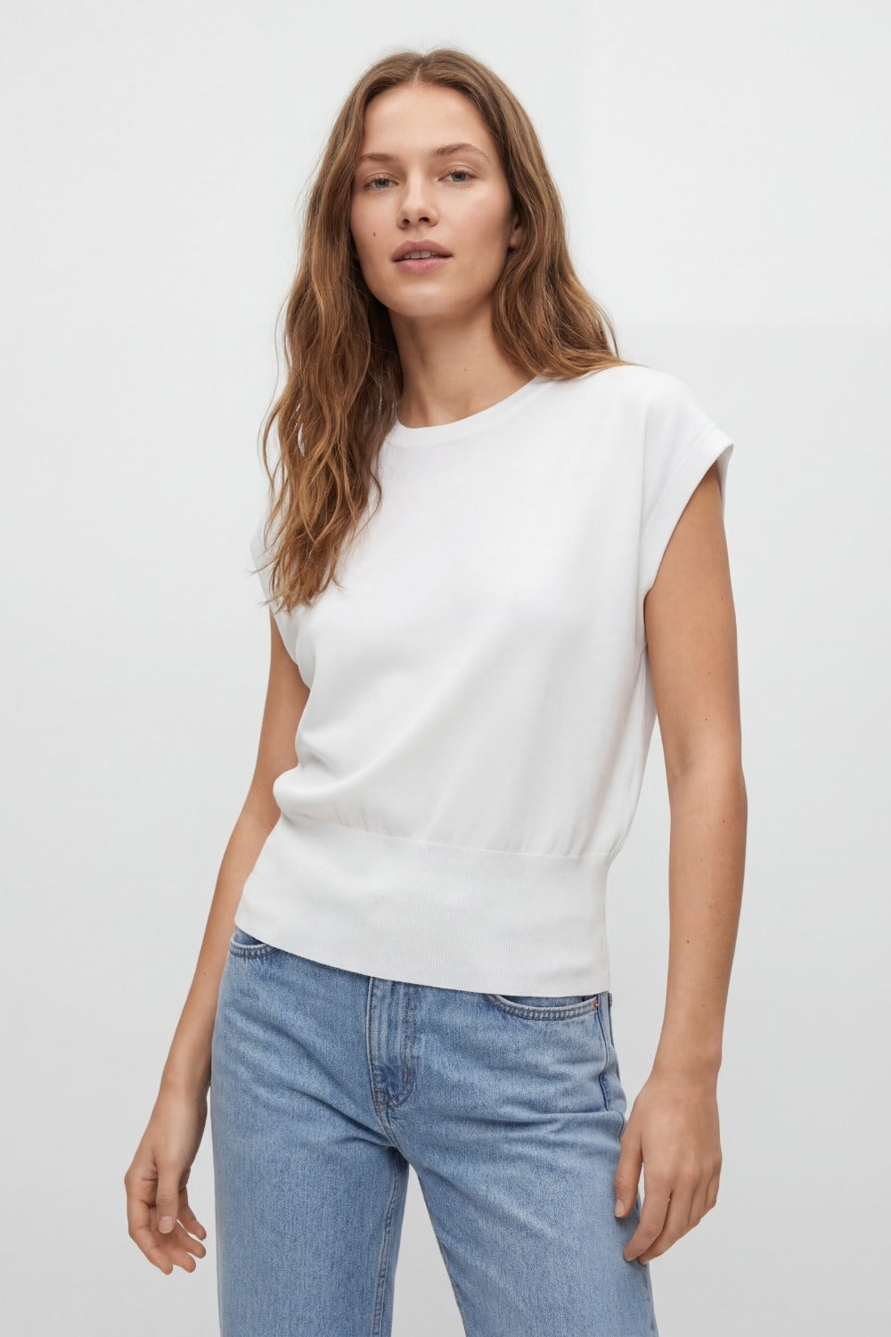 Maglione leggero in maglia con ampia fascia a coste in bianco