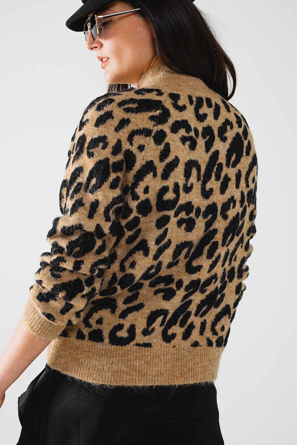 Maglione leopardato con bottoni sul lato