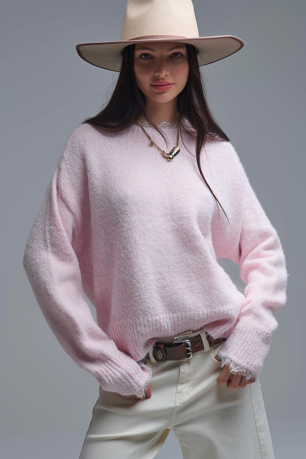Q2 Maglione lungo oversize rosa con dettagli in pizzo su polsini e collo