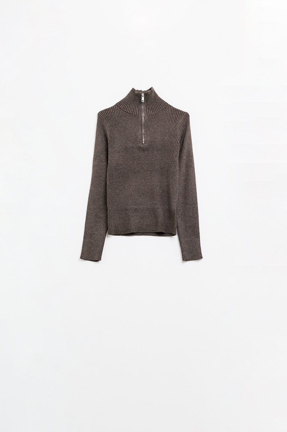 Q2 Maglione marrone a coste con chiusura a zip