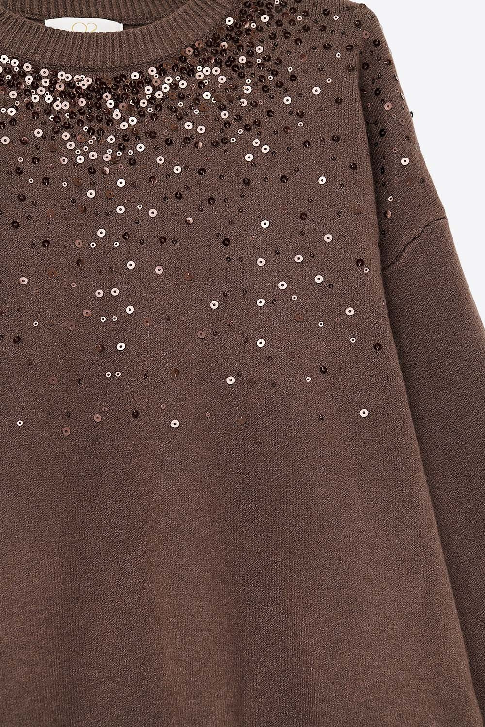 Maglione marrone in maglia morbida impreziosito da paillettes sul davanti