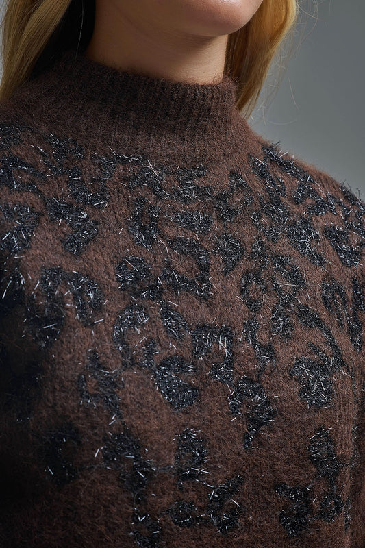 Maglione marrone lavorato a maglia con disegno astratto