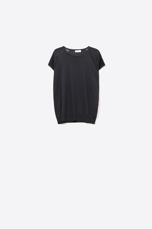 Q2 Maglione nero a maniche corte a coste con maglia sulle spalle